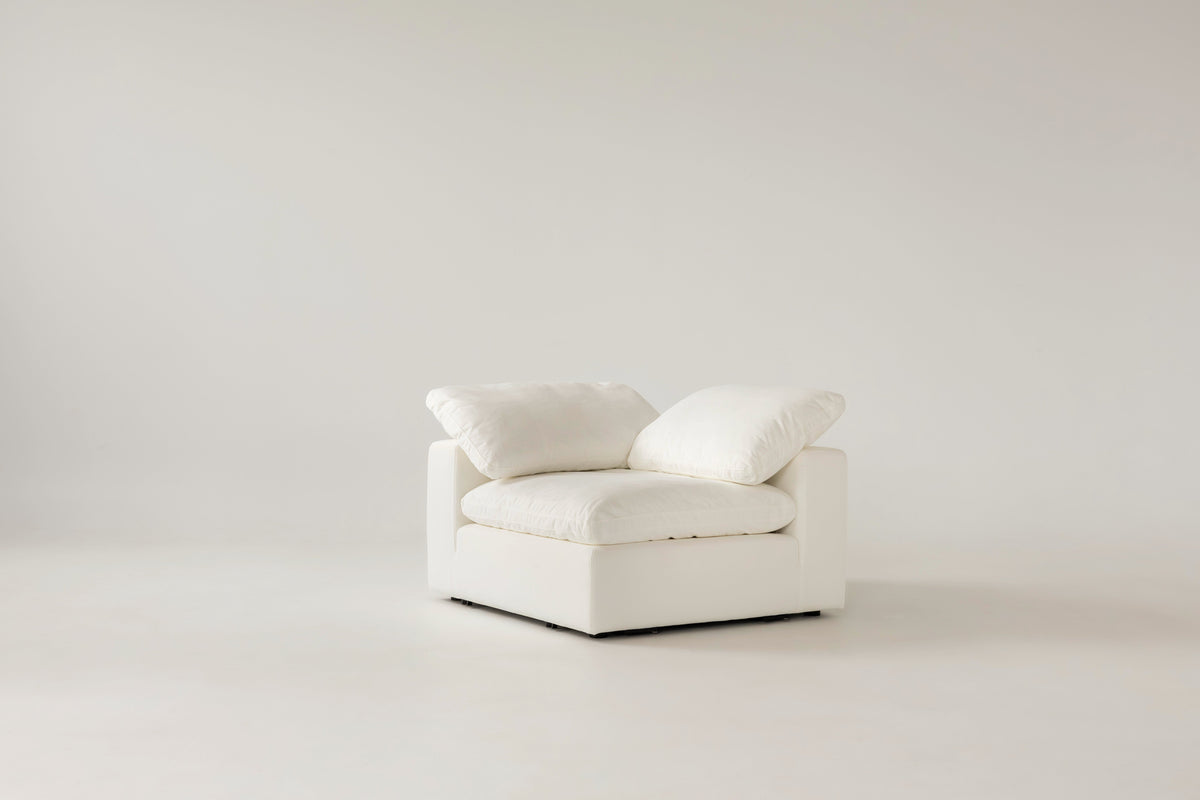Cloud Classic corner module in a studio space